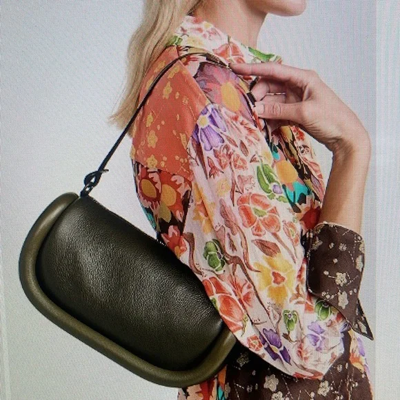 SOLD!!!!!   NWT JW ANDERSON THE BUMPER BAG IN DARK OLIVE. - Picture 2 of 13
